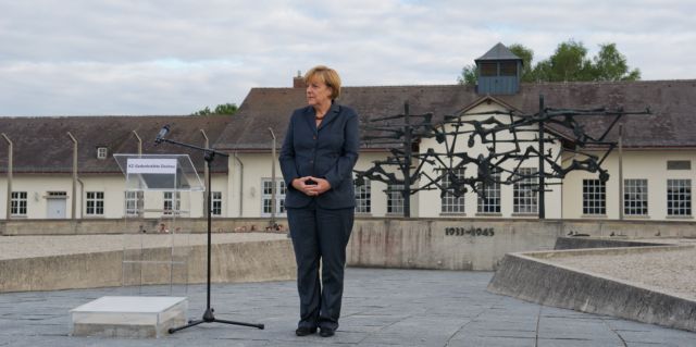 Ιστορική επίσκεψη Μέρκελ στο ναζιστικό στρατόπεδο Νταχάου